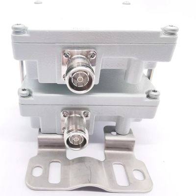 Combinador de PIM bajo de doble banda 617-2690MHz 3300-3800MHz 4.3-10-F DIN-F Rojo IP65 en interiores y exteriores