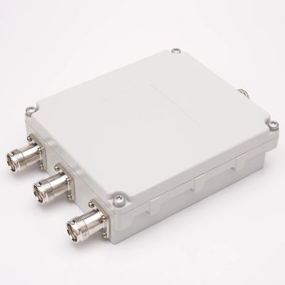Combinador de RF de baja frecuencia PIM de cuatro bandas 1710-2700MHz con paquete de conectores DIN-F 4.3-10-F