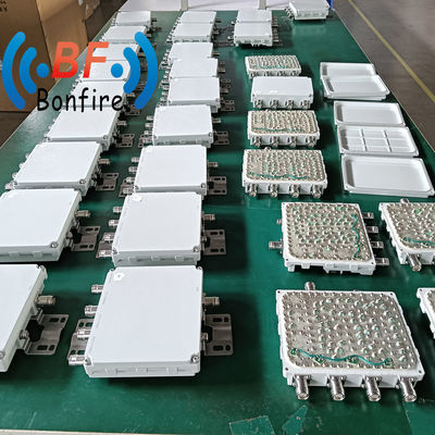4.3-10f DIN-F 1710-2700MHz 4 puertos de bajo Pim RF Quad-Band Combiner RF Quadplexer 2.630kg