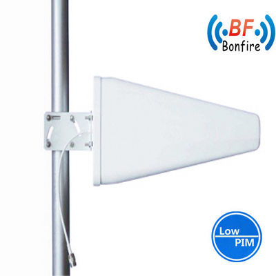 698-2700MHz Antenna inalámbrica exterior de panel direccional 4G LTE polarizado doble