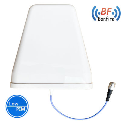 698-2700MHz Antenna inalámbrica exterior de panel direccional 4G LTE polarizado doble