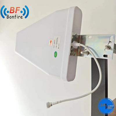 20 dBi doble polarizado 2X2 MIMO Panel de parche de recubrimiento 5,8 GHz Antenna para 698-4000MHz
