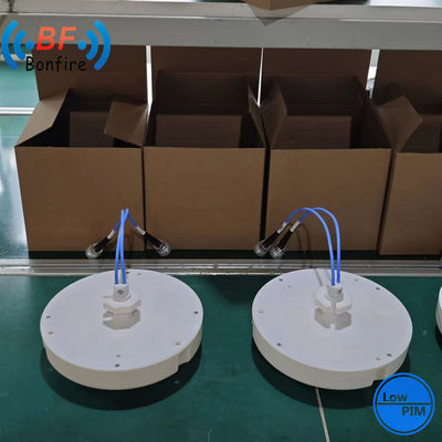 20 dBi doble polarizado 2X2 MIMO Panel de parche de recubrimiento 5,8 GHz Antenna para 698-4000MHz