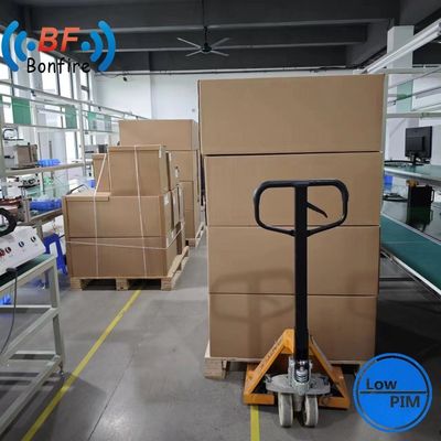 Antenna Omni Indoor de banda ancha 698-4000MHz 3G/4G/GSM/LTE Blanco con N conector femenino