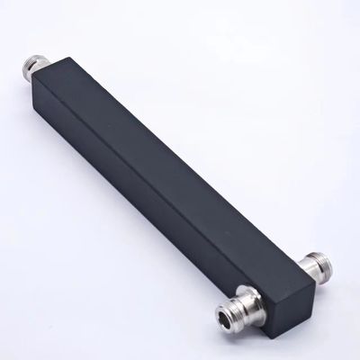 Tamaño del paquete 22.00cm * 7.00cm * 4.00cm Alta potencia N-F IP65 698-3800MHz Divididor de 2 vías
