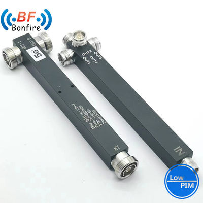 Conector femenino SMA para sistemas de telecomunicaciones