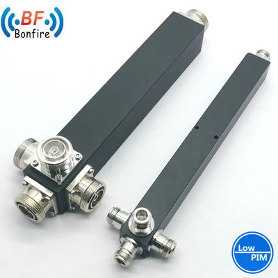 Se trata de un dispositivo de distribución de energía de 698-4000 MHz con conector DIN e interfaces N-F/4.3-10-F.