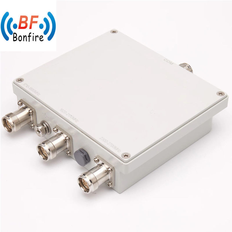 Combinador de RF de baja frecuencia de baja frecuencia de banda tripartita para exteriores 698-960 1710-2170 2300-2700MHz IP65
