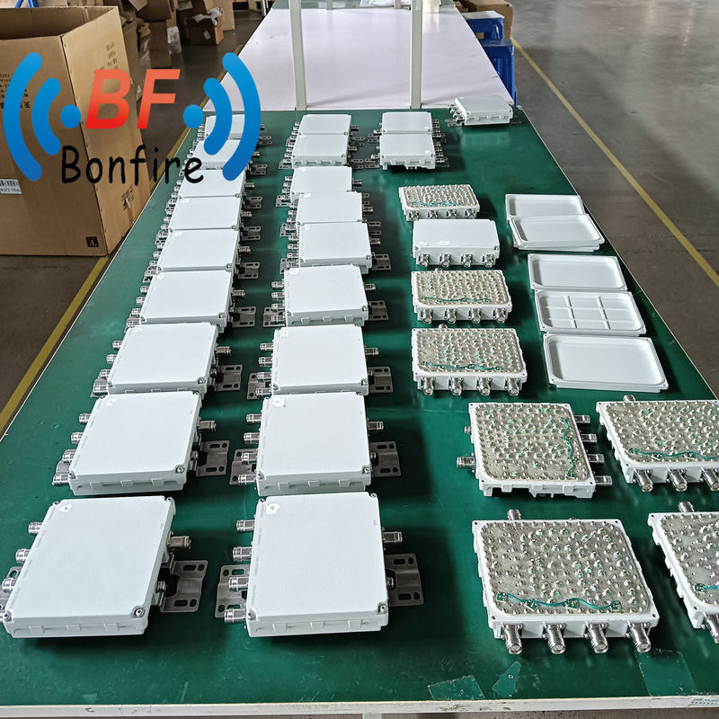 1710-2700MHz RF Low Pim Quadplexer Multiplexador en interiores Combinador de cuatro bandas 4.3-10 Hembra