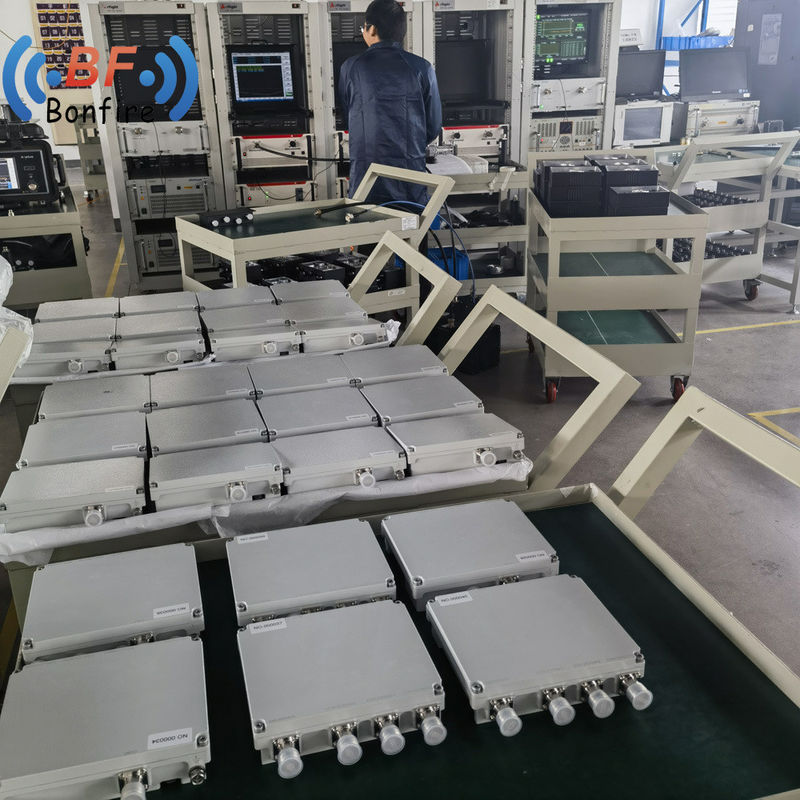 Combinador de cuatro bandas de baja pérdida de inserción 1710-2700MHz con alta directividad y baja velocidad de entrada