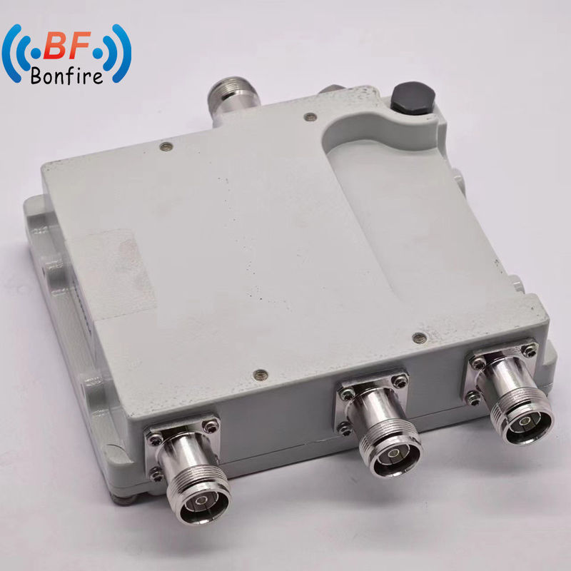Combinador triplexador de tres bandas N 4.3-10 Conector DIN para Ibs/Das Entrega general del proyecto