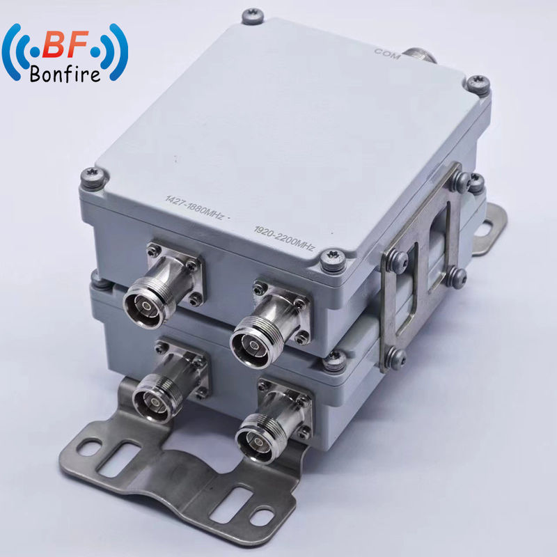 Combinador de doble banda triplexero de baja capacidad de PIM para la entrega general del proyecto Ibs/Das