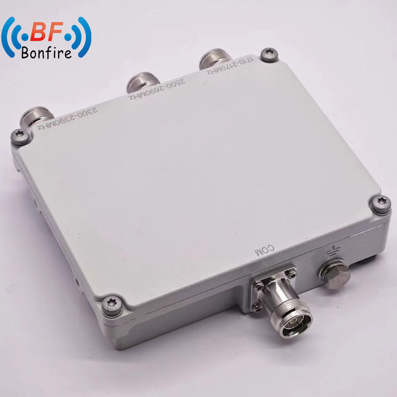 Combinador Triplexer Indoor/Outdoor 1710-1880 1920-2170 2300-2400 2500-2700MHz -155dbc con conector de 4.3-10-mujer