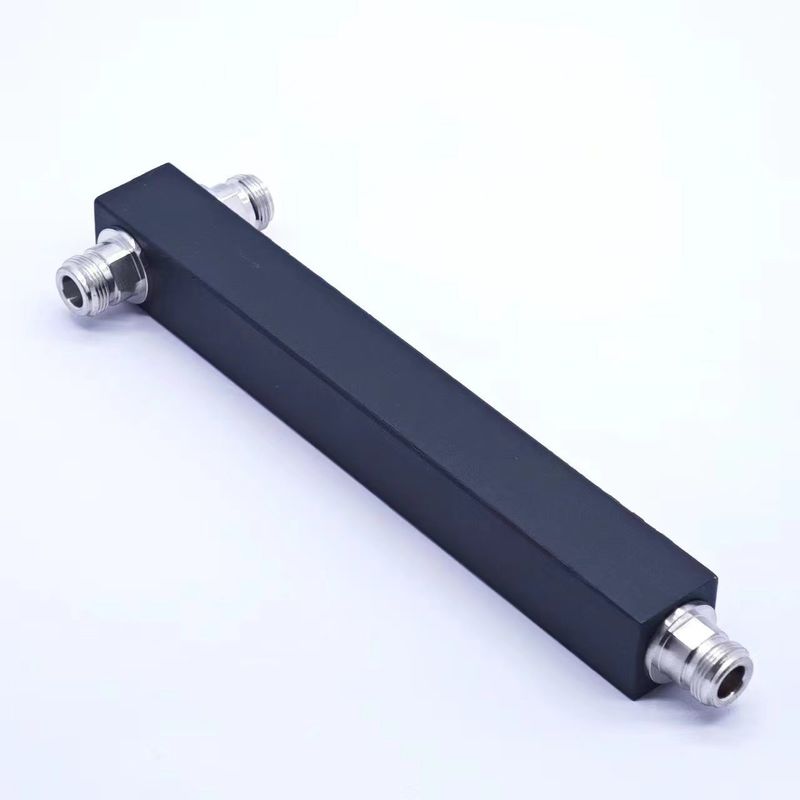 Tamaño del paquete 22.00cm * 7.00cm * 4.00cm Alta potencia N-F IP65 698-3800MHz Divididor de 2 vías