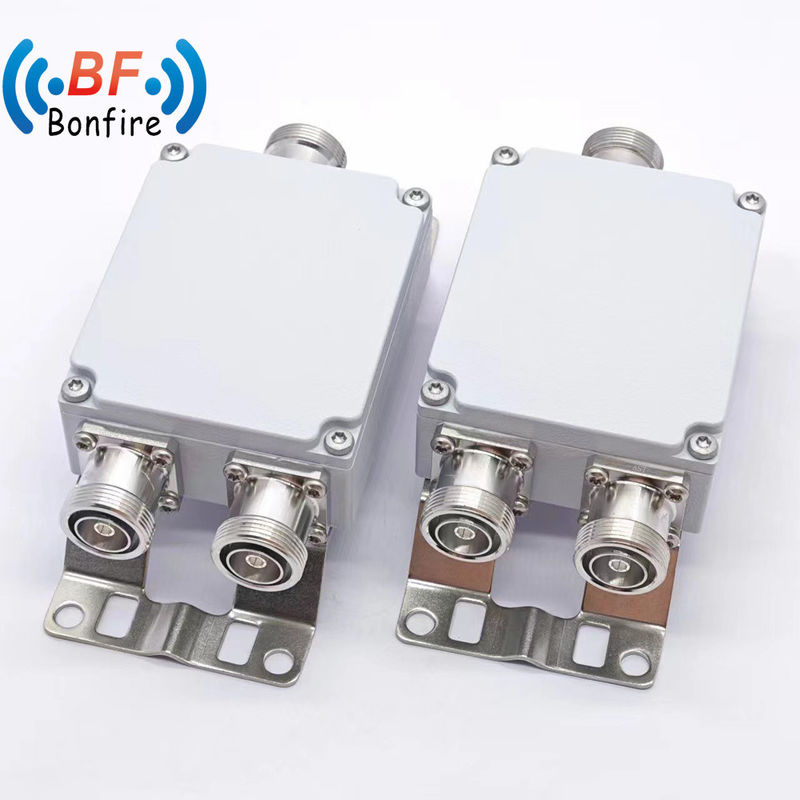 4.3-10f Combinador de RF DIN-F N-F para interiores y exteriores IP65 1920-2170 2300-2400 2500-2700MHz