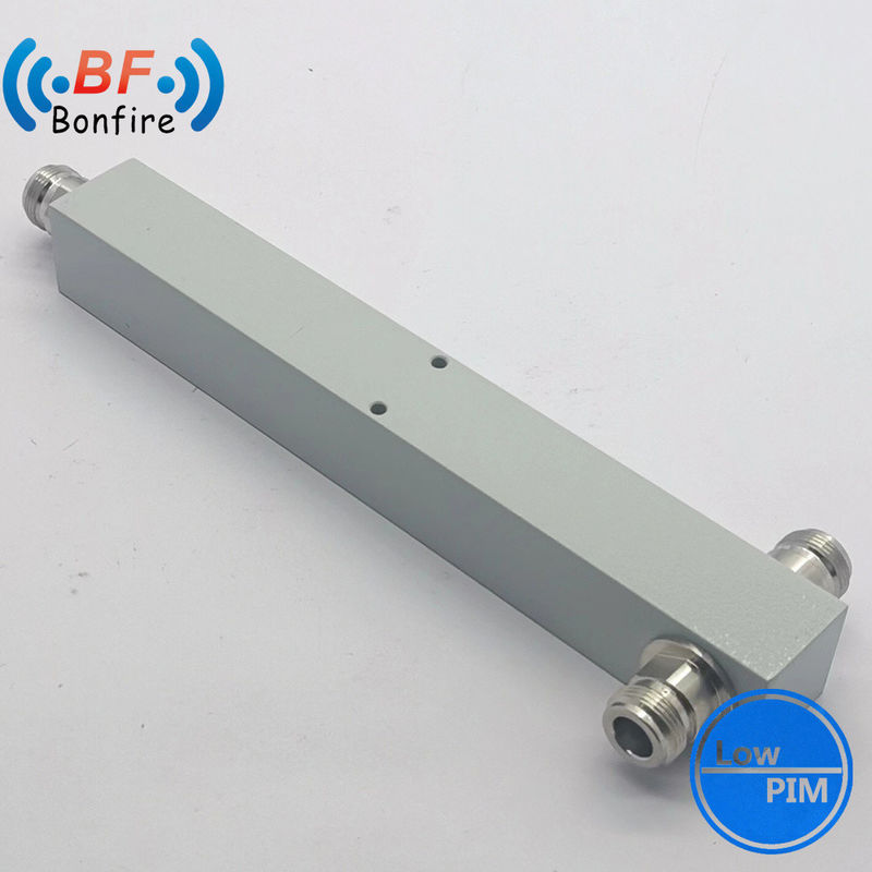 2 Way Power Splitter 0.6-6GHz 50W N SMA Paquete de telecomunicaciones femenino Peso bruto 0.510kg