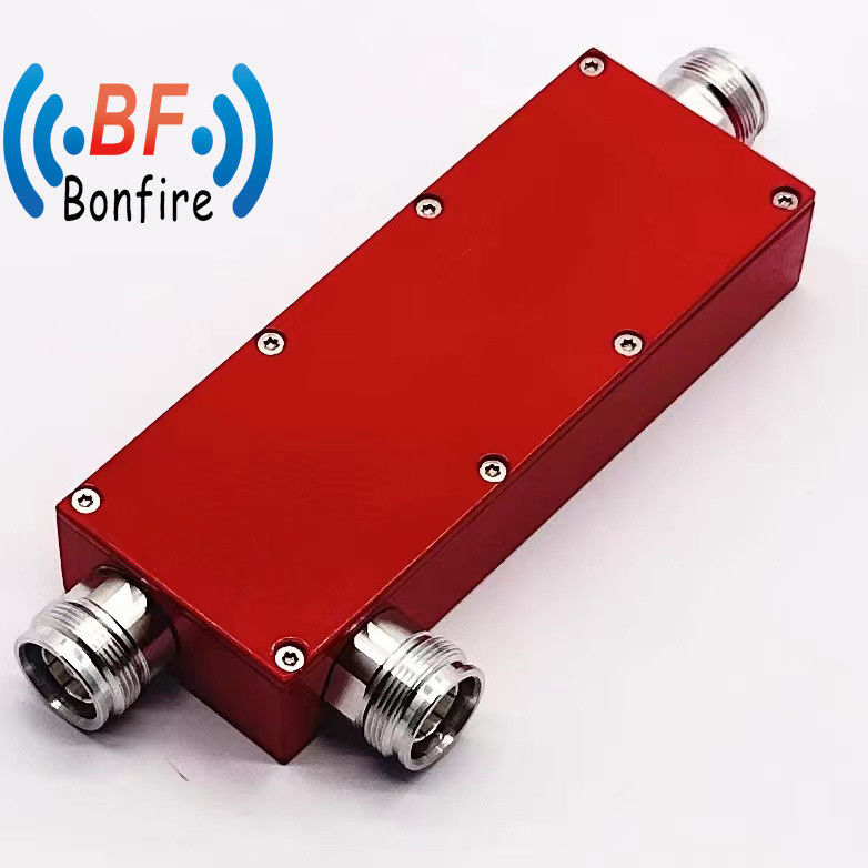 Amplificación de la señal de 2 vías GSM UHF CDMA 700-3800MHz 7dB Repetidor de radio direccional de cavidad acoplador de antena
